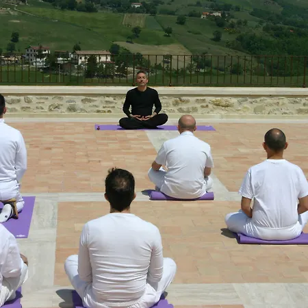 مزرعة للإقامة Monastero Di San Biagio *